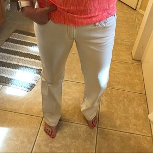 💗🎉Ann Taylor loft white slim fit boot cut jeans